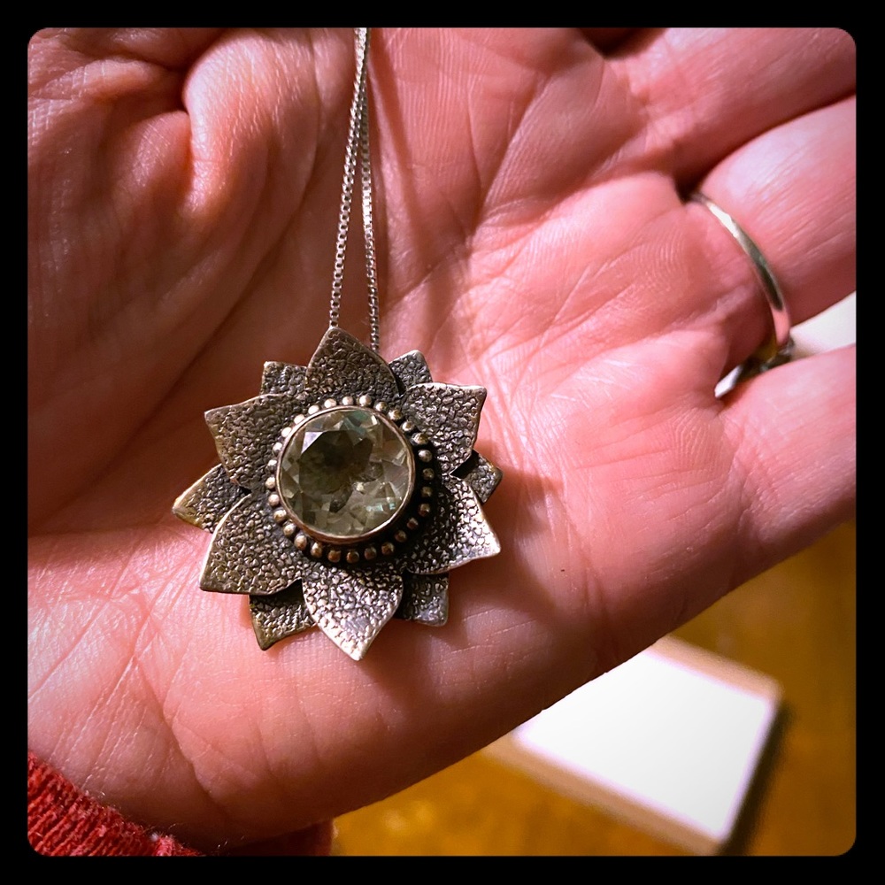 Pretty flower charm with necklace